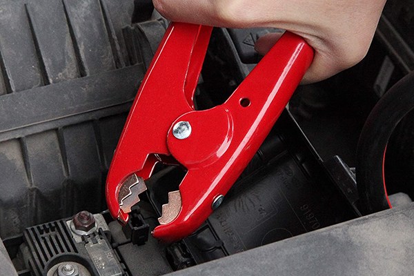 connecting jumper cables