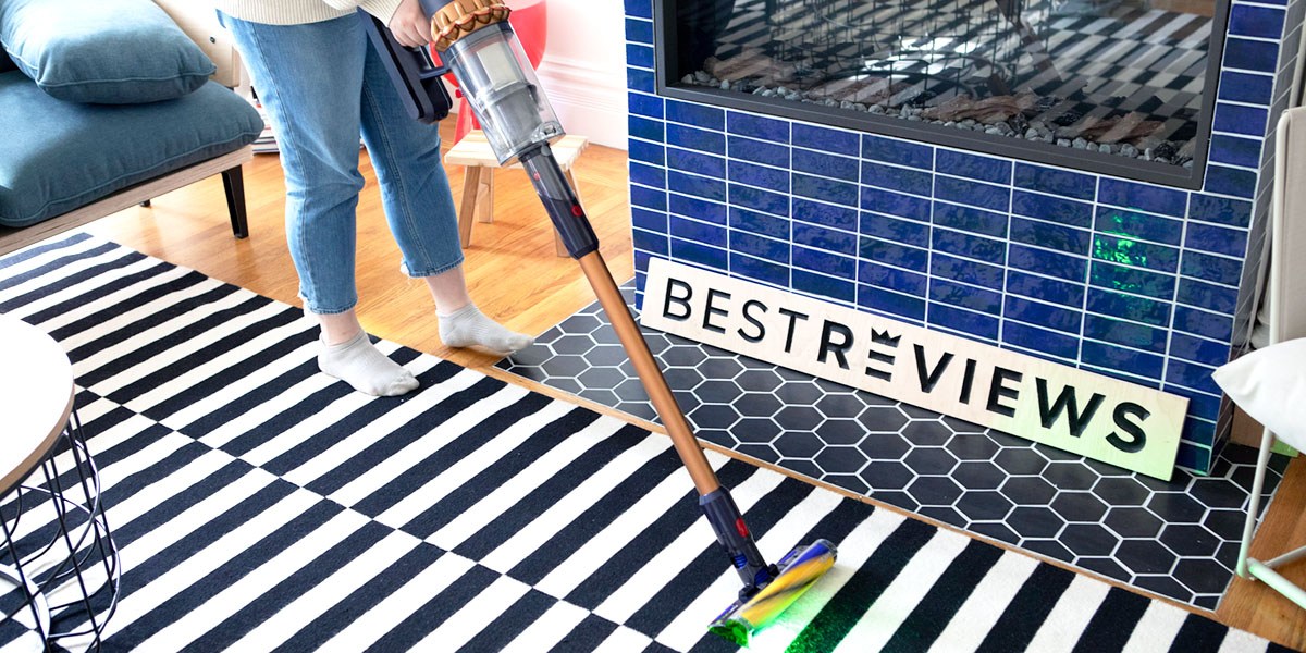 Stick vacuum cleaning carpeted area