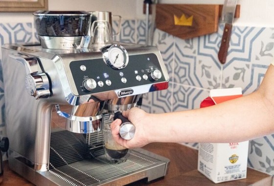 Breville espresso machine vs. De'Longhi espresso machine
